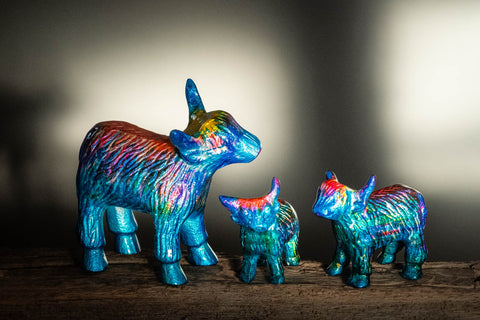 Rainbow Highland Cow Med 7.5 cm (Trade min 4 / Retail min 1)